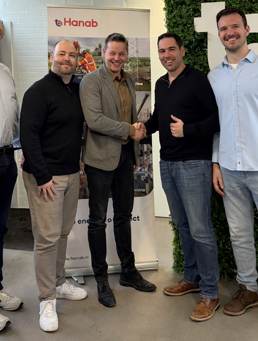 Foto Hanab Sociale Media