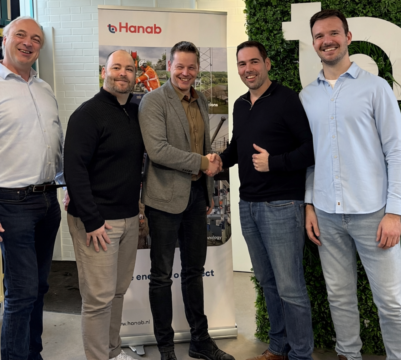 Foto Hanab Sociale Media DEF