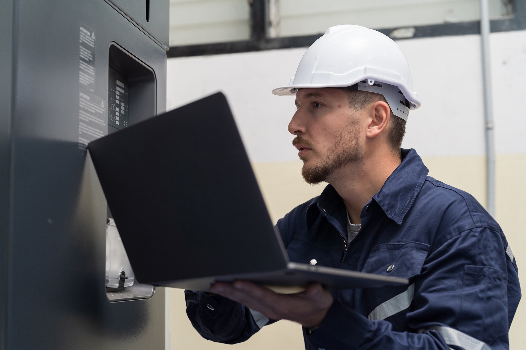Engineer Controleert Machine